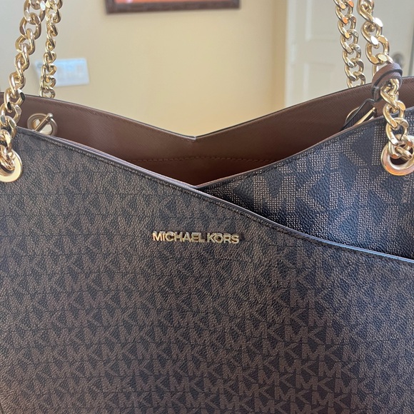 Beautiful Michael Kors purse - Picture 14 of 14